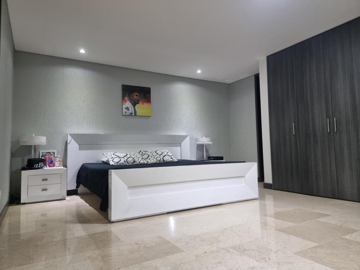 Apartamento En El Poblado, Medellin + 146Mt2 Apartment Ngoại thất bức ảnh